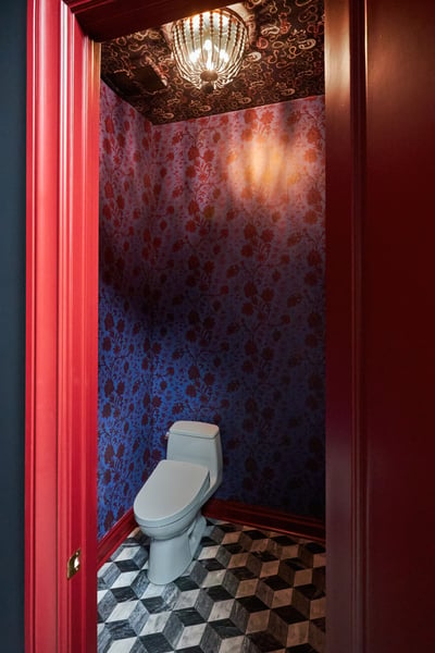 Black Primary Bath with Snake Wallpaper 