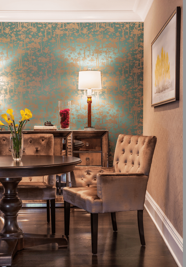 Warm dining room design by Jasmin Reese with large velvet armchairs, turquoise and gold foil wallpaper, Chicago. 